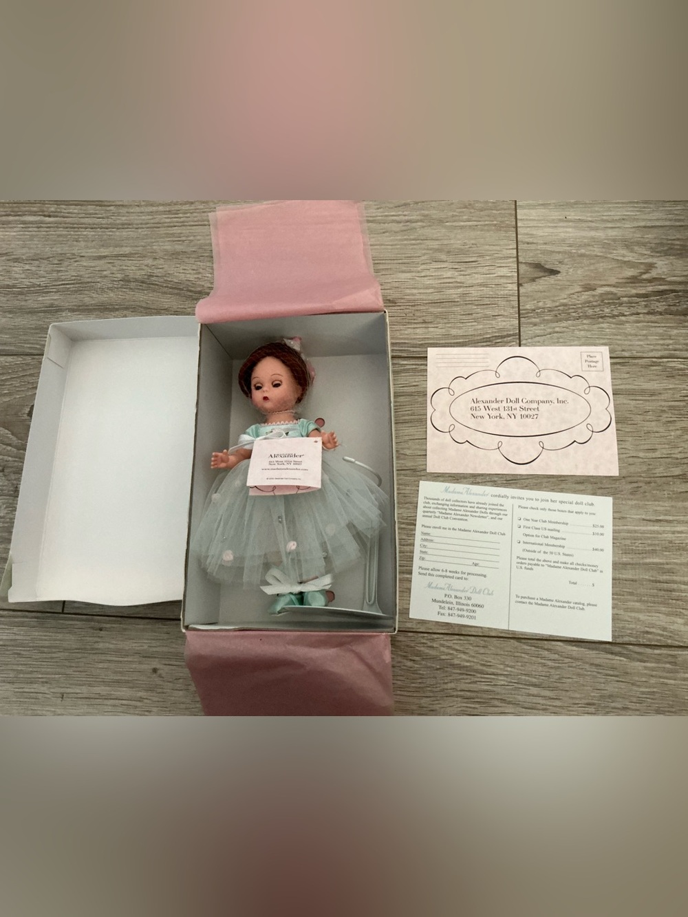 2000 Madame Alexander Twirling Rose Ballerina Doll w/stand #33145